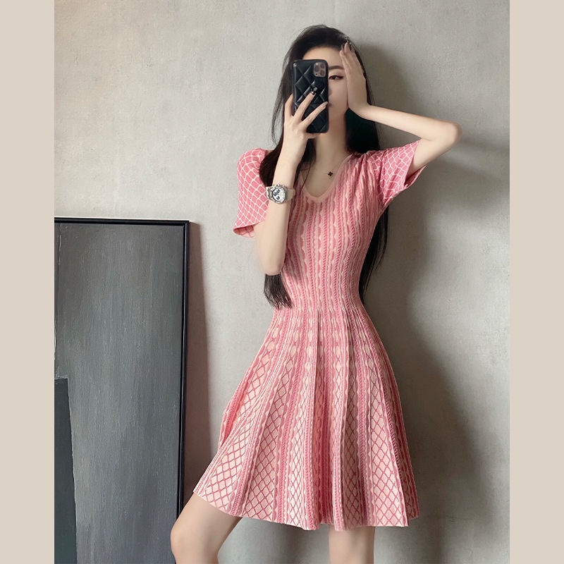 V-collar pink knitted dress women's summer 2021 summer new French style skirt with waist-tucked waist