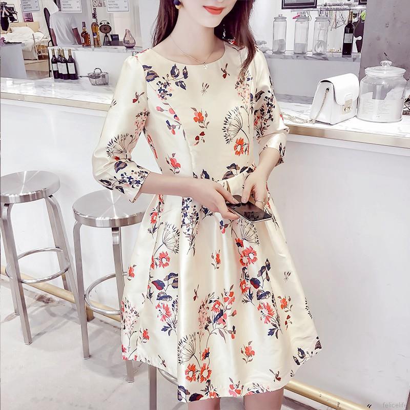 Đầm cổ tròn in hoa mùa hè