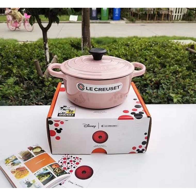 Nồi gang Le Creuset Mickey size 18cm, nồi gang tráng men dùng nấu kho ning các món ăn ngon, full box quà tặng tân gia