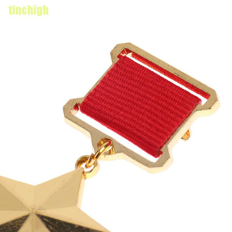 Huy hiệu bằng kim loại phong cách Nga độc đáo