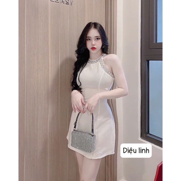 Váy xoè cổ yếm viền đá
