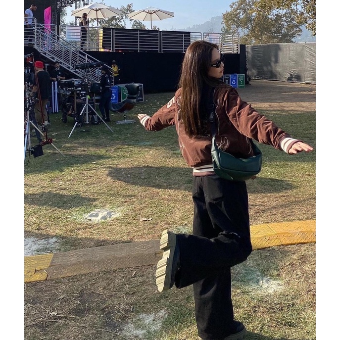 Áo khoác varsity nâu giống Jennie Blackpink,Mino WINNER