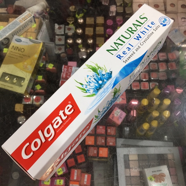 Kem đánh răng trắng răng Colgate Naturals Seaweed and Crystalline Salts 180g