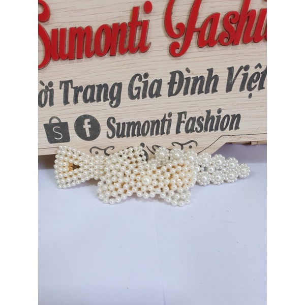 Cài tóc ngọc siêu xinh.