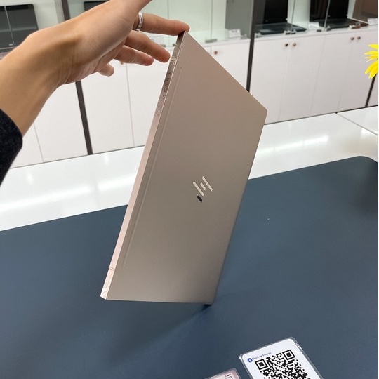 Laptop HP ENVY 13 AQ-0027TU Core i5 8265U/ Ram 8Gb/ SSD 512Gb/ Siêu mỏng nhẹ xịn xò .