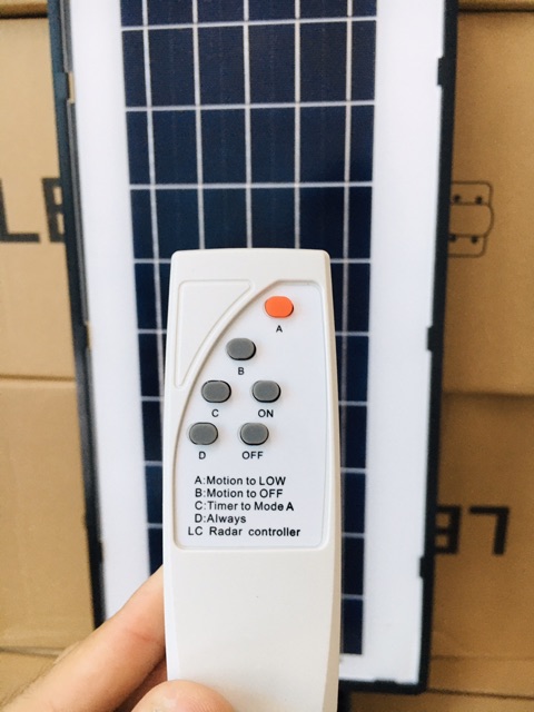 Đèn năng lượng mặt trời liền thể 150W 2 chế độ cảm biến tự động , sáng liên tục điều chỉnh bằng remote