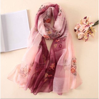 Set Khăn lụa pha màu đỏ đun thêu hoa