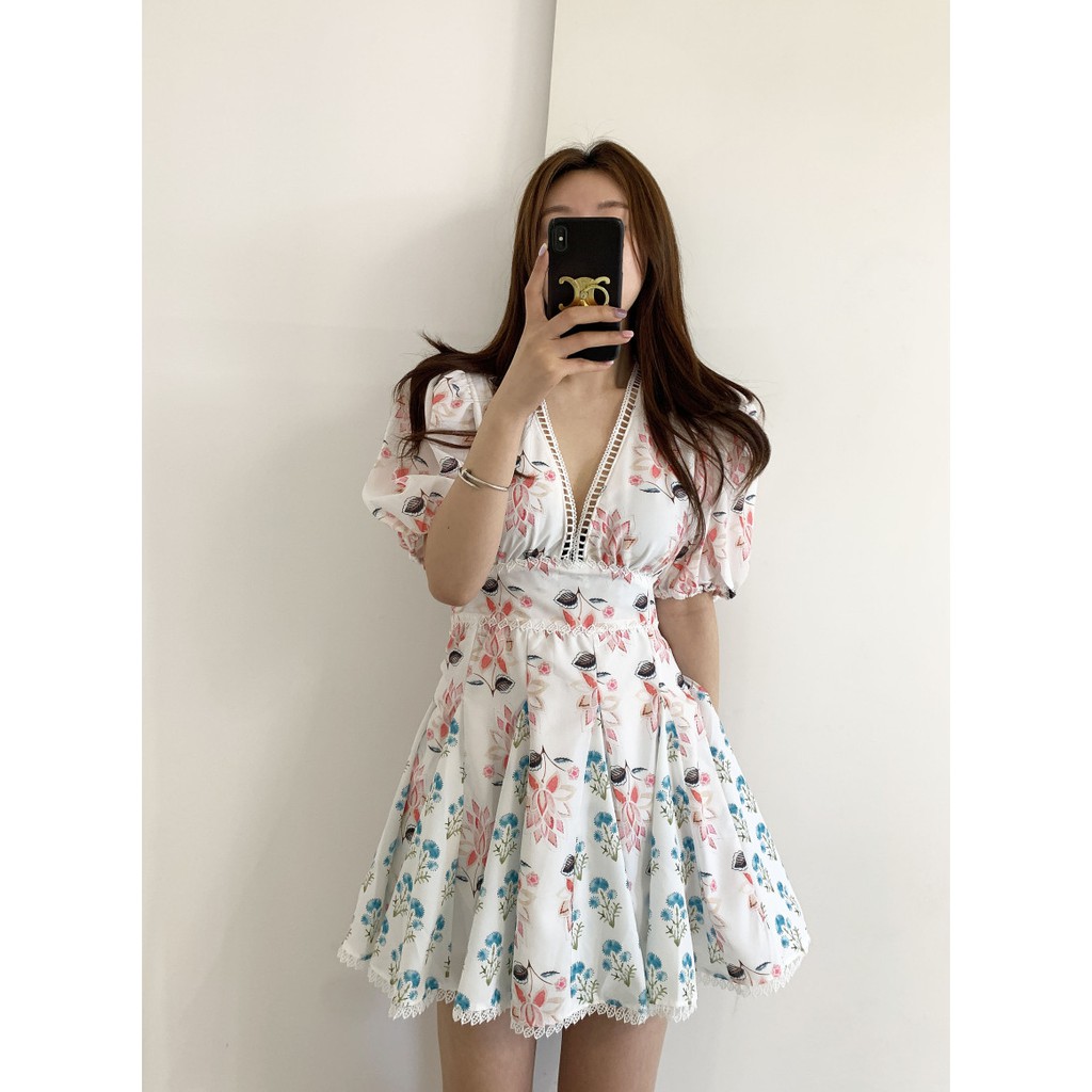 Đầm (váy) hoa xếp li xòe cổ khoét sâu Korea (Hàn Quốc)