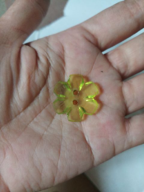 Charm hoa mai bằng đá