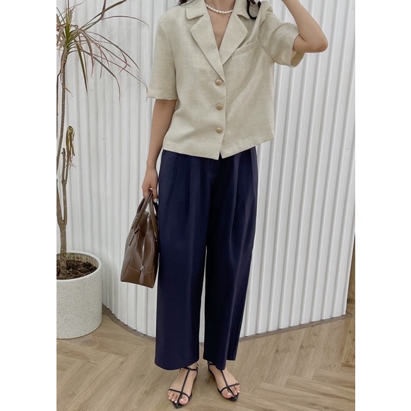 Quần dáng baggy ,chất liệu nhẹ mát, không nhăn