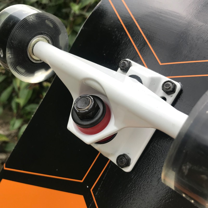 Ván trượt skateboard thể thao cao cấp bánh xe có đèn led tự phát sáng - Ván trượt thể thao mặt nhám bánh LED cao su BT21