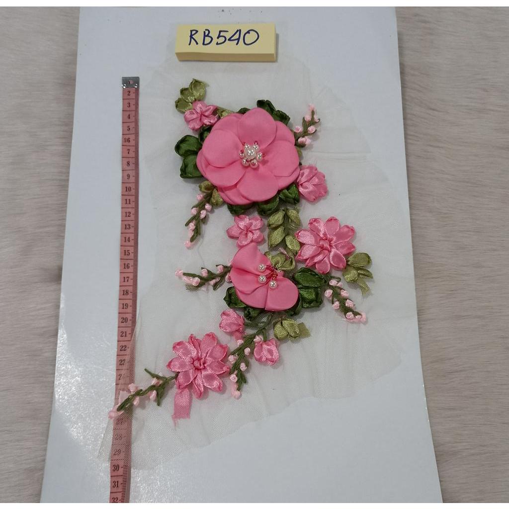 Nhánh ruy băng hoa trà lớn xinh xắn RB540