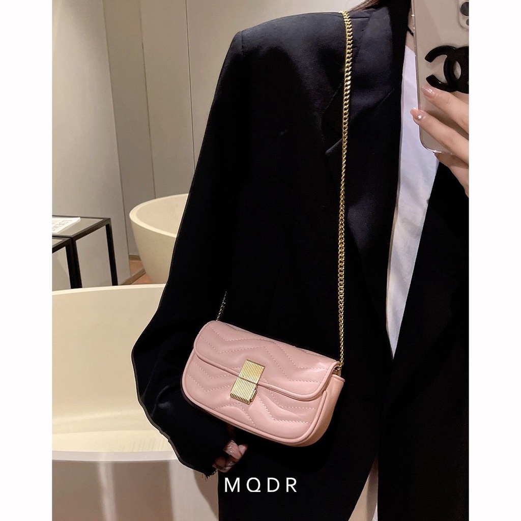 Túi đeo vai phối dây xích thiết kế mới 2022