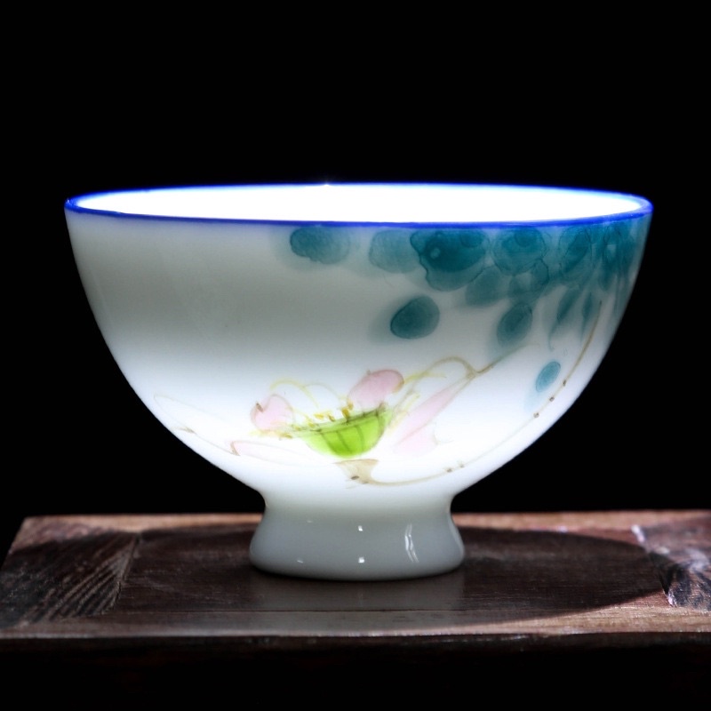 Chén Trà Sứ Thanh Hoa Vẽ Thủ Công Hoạ Tiết Sen Cao Cấp Thấu Quang