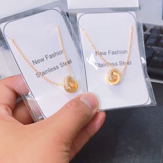 Dây chuyền titan mặt lồng đính hạt vuông