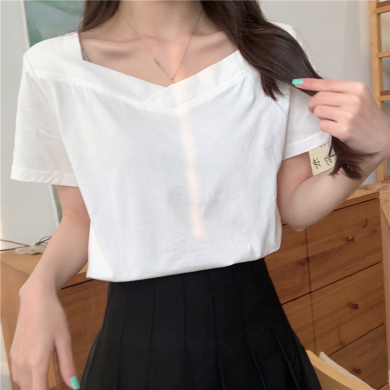 Áo nữ tay ngắn cổ chữ V thời trang xinh xắn