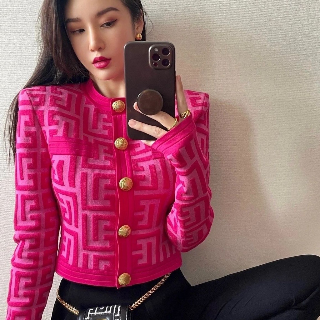 Áo dệt kim hoa văn 3d 2022 mùa thu đông tay dài đính khóa kim loại thời trang nữ