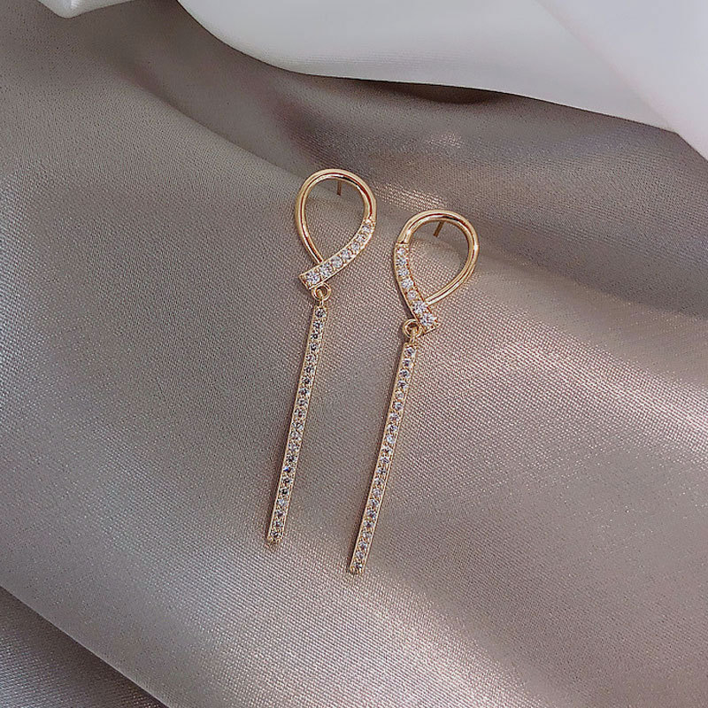 Đôi khuyên tai dài đính đá thời trang cho nữ