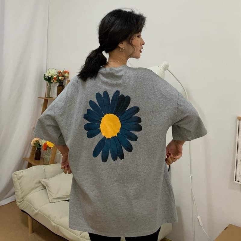 Áo phông thụng hoa cúc in lưng