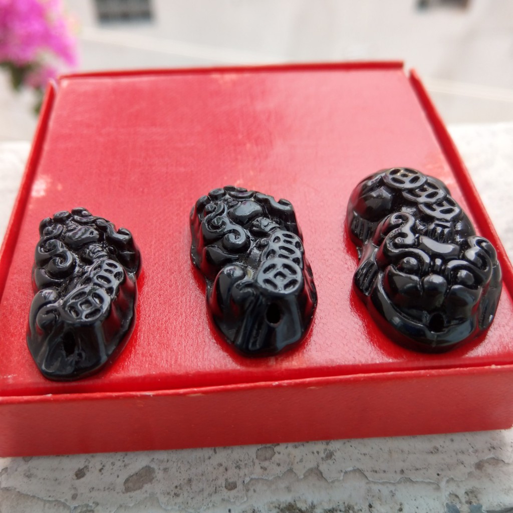 Con tùy hưu đá mã nảo làm vòng đeo tay