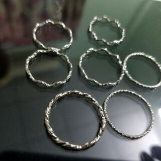 Nhẫn xoắn đơn giản.