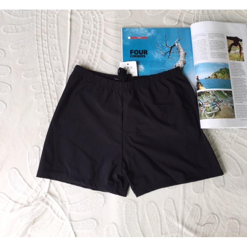 Quần Bơi Đùi Nam Đen Trơn Thun Co Giãn 4 Chiều Free Size Từ 50-65kg (Có Dây Rút Điều Chỉnh) Free Size Từ 50-65kg | BigBuy360 - bigbuy360.vn