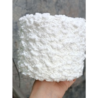 Cuộn len pom pom trắng đan móc áo, váy,khăn, mũ dùng cho mùa đông.