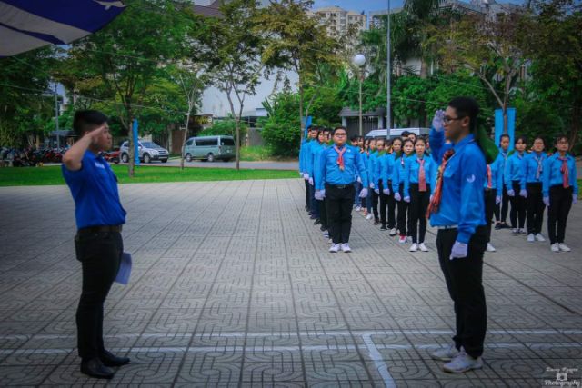 Áo sơ mi Hội liên hiệp thanh niên chỉ còn size 40 cho nữ