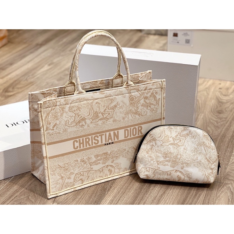 Dior booktote