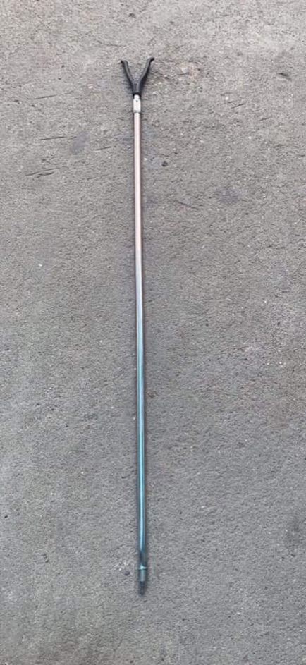 Chống cần inox xoay đầu và có lớp cao su bọc chống xước cần