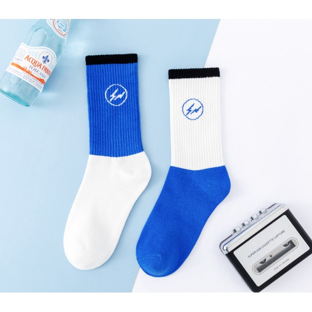 Vớ Travis Scott Nam Nữ phong cách thể thao, trẻ trung và năng động.