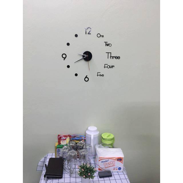 Đồng hồ dán tường