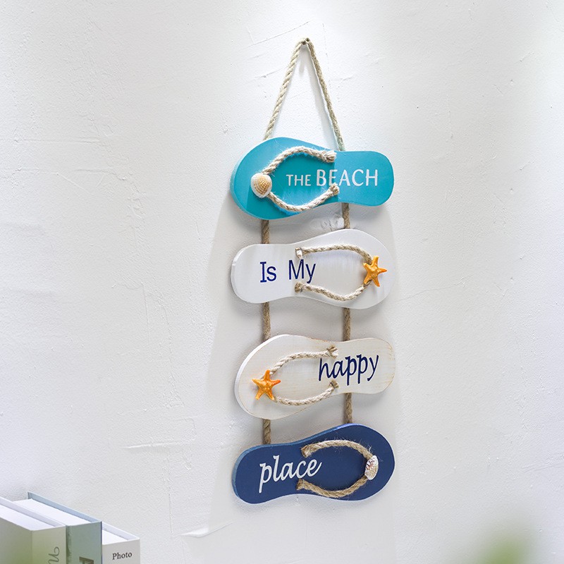 Dép treo 4 chiếc trang trí in chữ The beach is my happy place - Decor đồ trang trí theo phong cách biển Địa Trung Hải