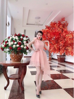 Váy xoè trắng