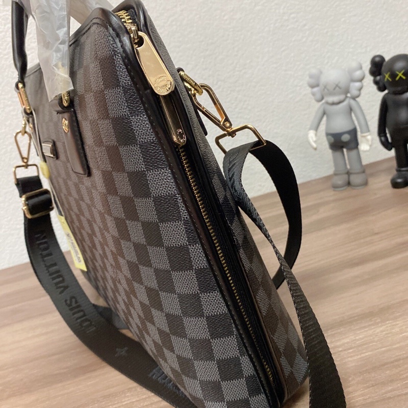 Cặp nam LV Louis*Vuitton* Mesenger da bê cao cấp Au nhập khẩu mới nhất 2021 | BigBuy360 - bigbuy360.vn