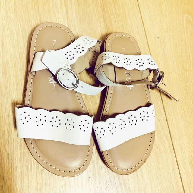 Sandal Next cho bé gái 2-3 tuổi