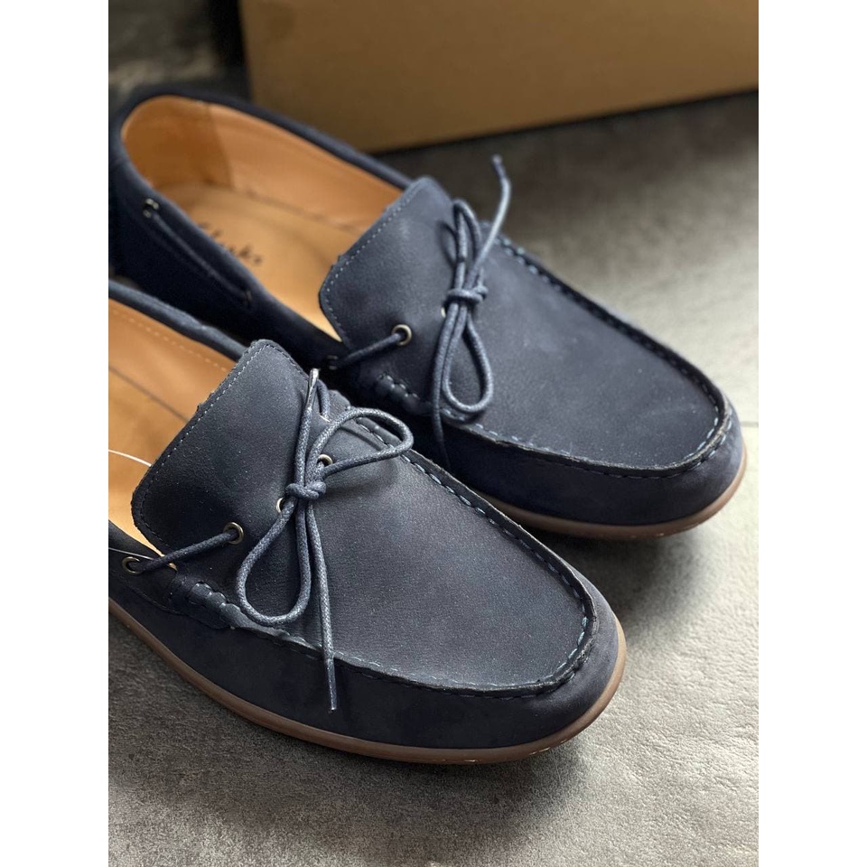 Giày Da Clarks 21621, Dang giày mọi đi viền dây buột nơ, Chất liệu da mềm, Lót êm thoải mái