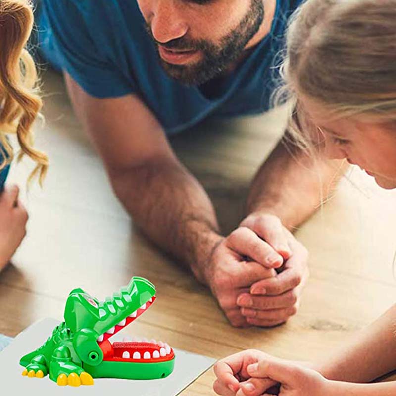 Đồ chơi cá sấu cắn tay độc đáo vui nhộn