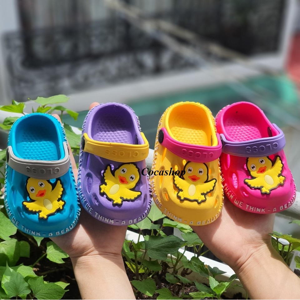 Dép sục, sục có quai hậu cho bé trai bé gái tặng kèm stricker vịt cute nhiều màu siêu nhẹ êm chân