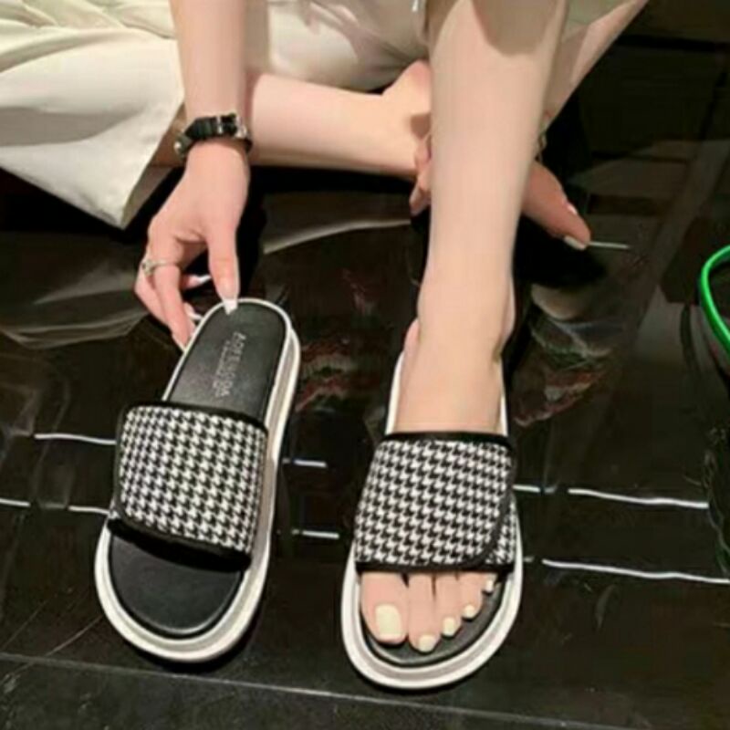 Dép Bánh Mì Quai Ngang Nữ Kẻ Nhám Cực Sang Đế PU Cao 3P Siêu Nhẹ Êm Mềm