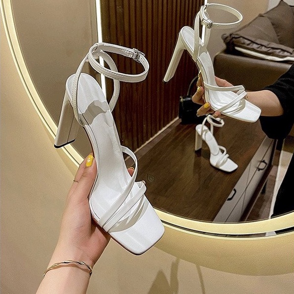 Giày sandal nữ mã S47 mũi vuông cao 9cm gót dẹp hàng đẹp sang chảnh trend 2022 có 2 màu trắng và đen