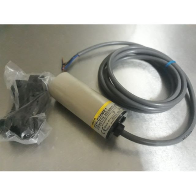 Cảm biến điện dung E2K-C25ME1