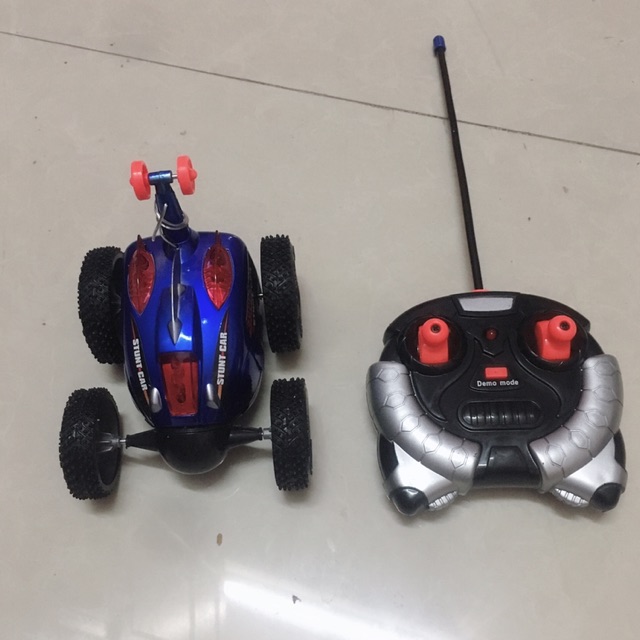 Siêu xe điều khiển Nhào lộn 360 độ