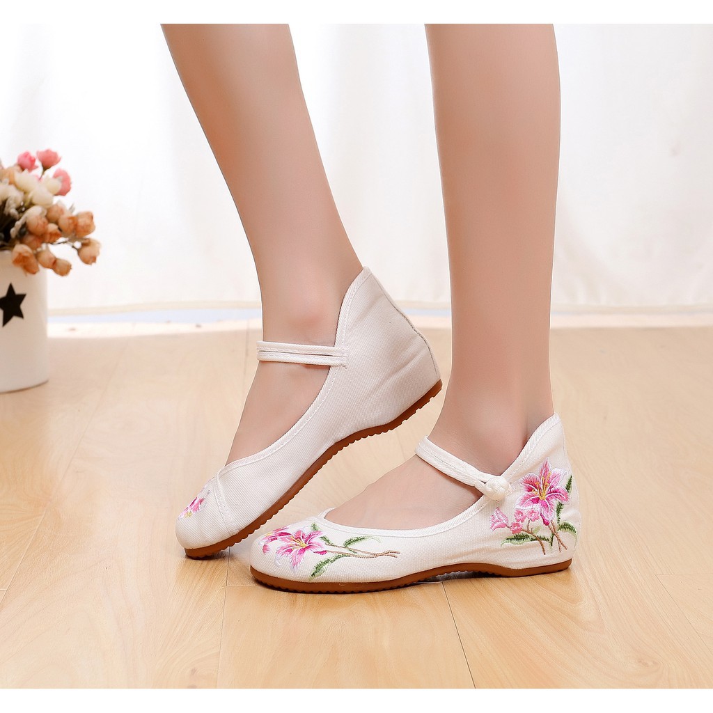 Giày búp bê thêu họa tiết hoa phong cách Trung Hoa nữ tính