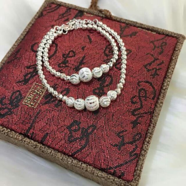 Lắc tay bạc ta cho mẹ và bé .