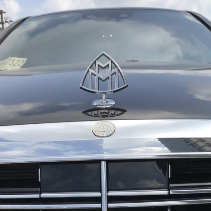 Sản Phẩm Logo Maybach nắp capo đầu xe ô tô, dùng độ cho xe Mercedes cao cấp MB2669 .