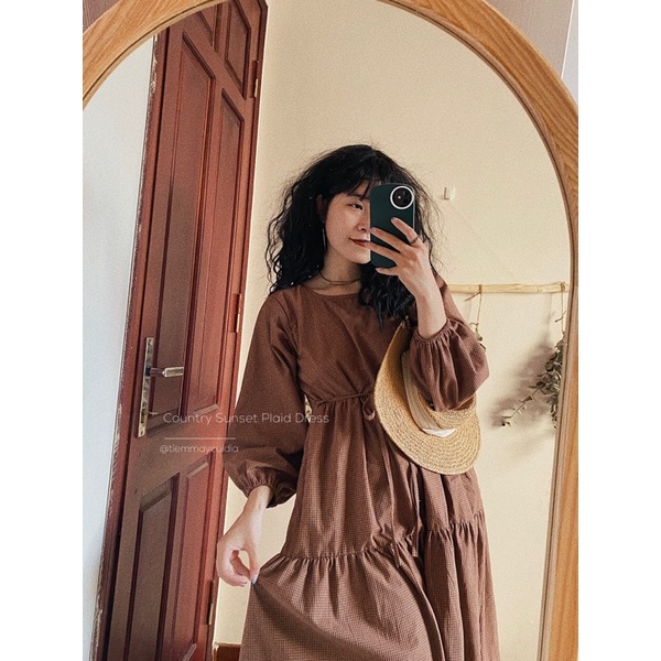 Váy babydoll nhiều tầng kẻ caro nhí nâu dáng dài buộc nơ sau lưng (video tự quay)