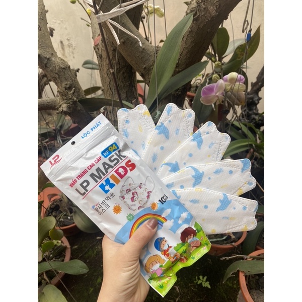 Thùng 300 chiếc KF94 cho bé 4-12 tuổi