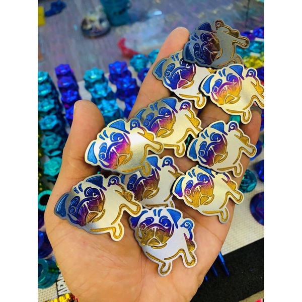 Tem Titan Logo CNC Hình Nhân Vật Có Sẵn Keo