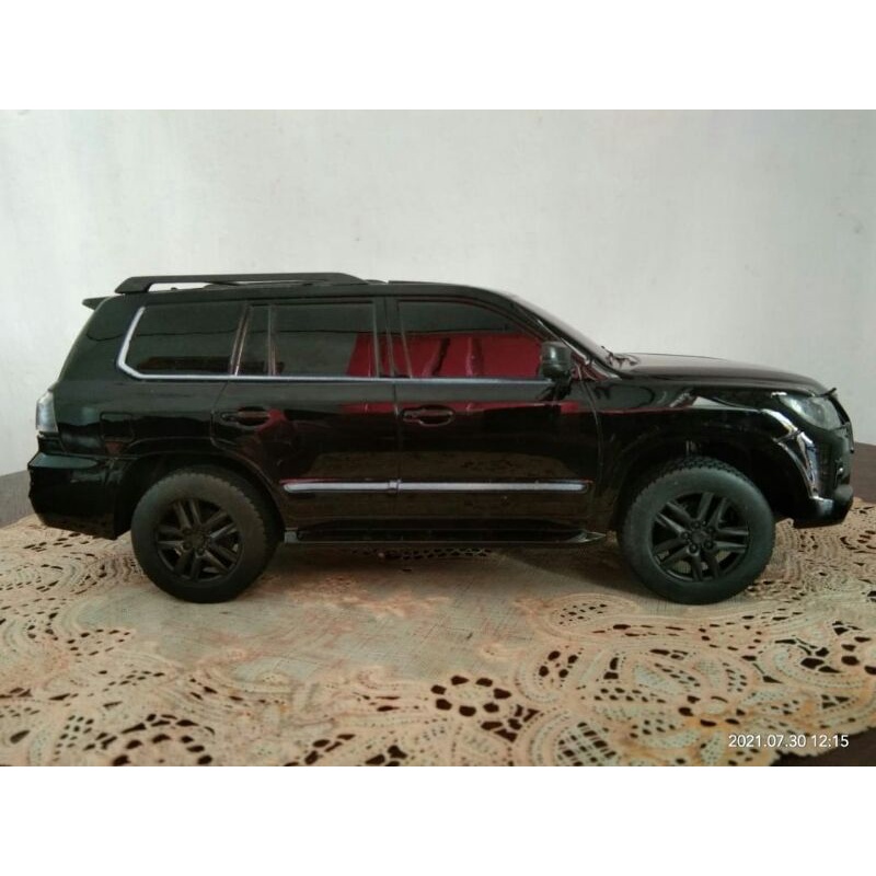 Xe Hơi Điều Khiển Từ Xa LX570 Màu Đen Tỉ Lệ 1/24